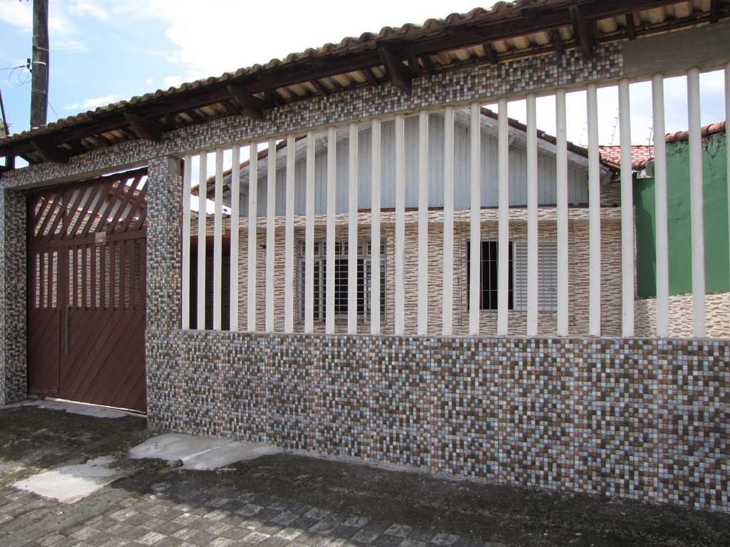 Casa em Mongaguá, no bairro Balneário Jussara