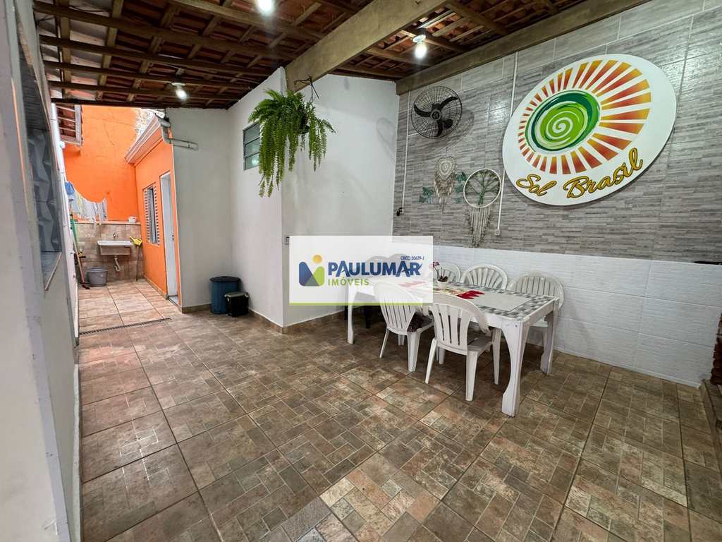 Casa em Mongaguá, no bairro Centro