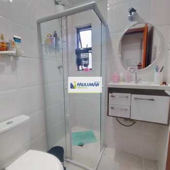 Apartamento em Mongaguá, bairro Centro