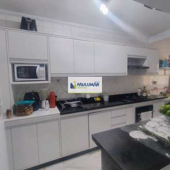 Apartamento em Mongaguá, bairro Centro