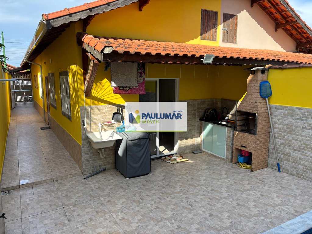 Casa em Mongaguá, no bairro Vila Anhanguera