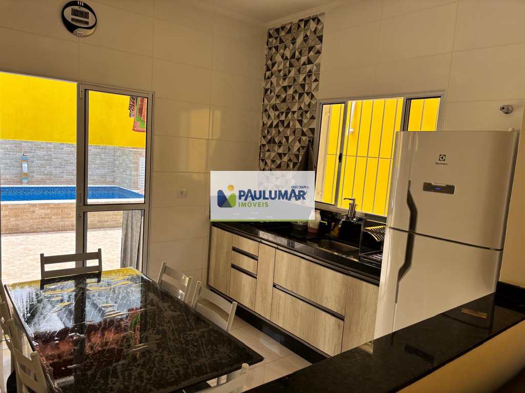 Casa em Mongaguá, no bairro Vila Anhanguera