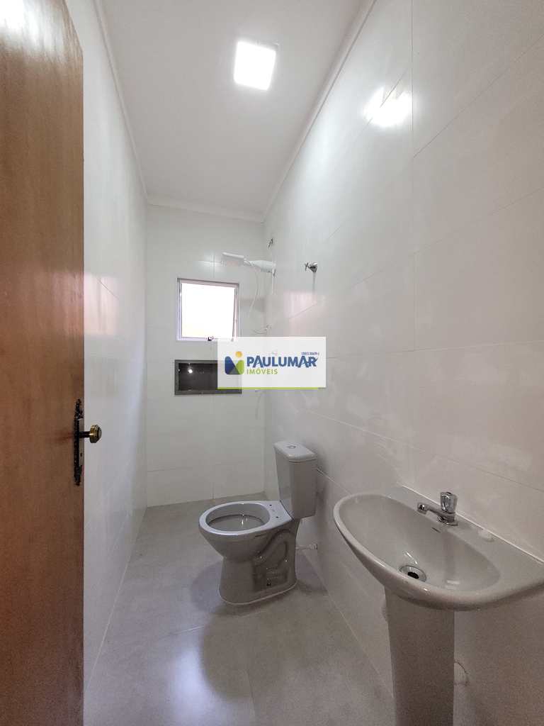 Casa em Mongaguá, no bairro Jardim Aguapeu