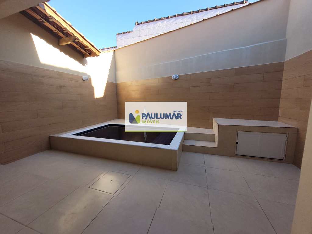 Casa em Mongaguá, no bairro Jardim Aguapeu