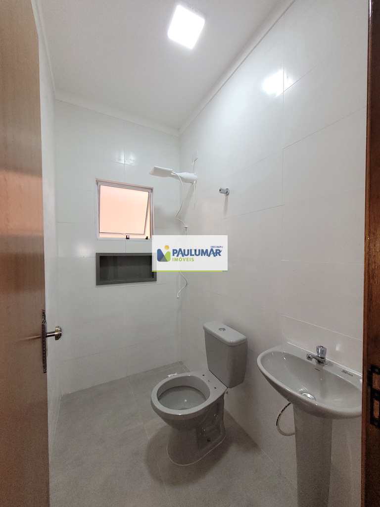Casa em Mongaguá, no bairro Jardim Aguapeu