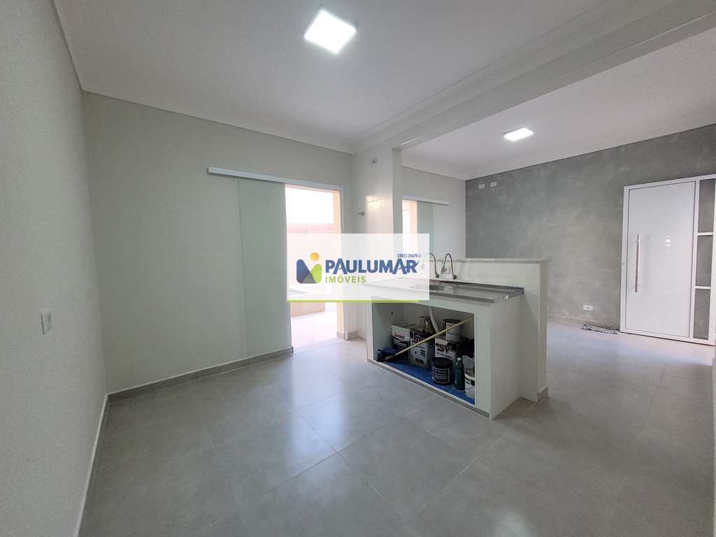 Casa em Mongaguá, no bairro Jardim Aguapeu