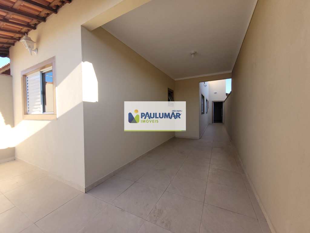 Casa em Mongaguá, no bairro Jardim Aguapeu