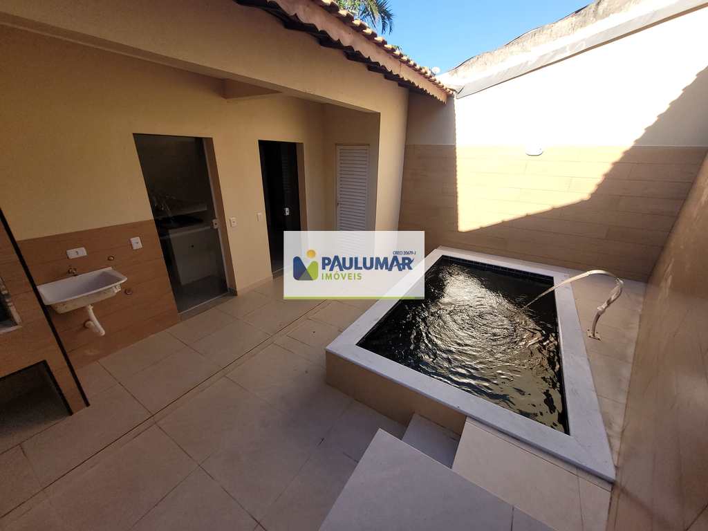 Casa em Mongaguá, no bairro Jardim Aguapeu