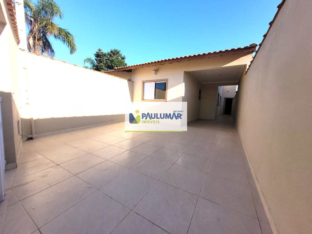 Casa em Mongaguá, no bairro Jardim Aguapeu