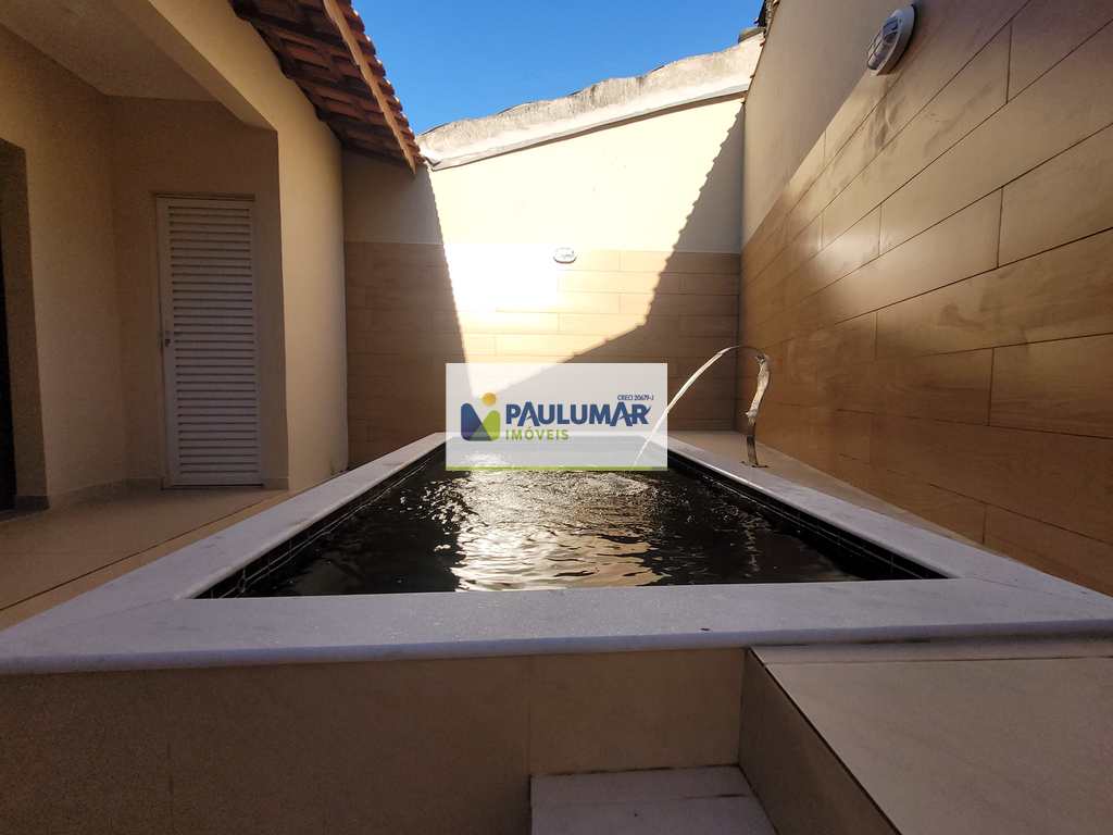 Casa em Mongaguá, no bairro Jardim Aguapeu