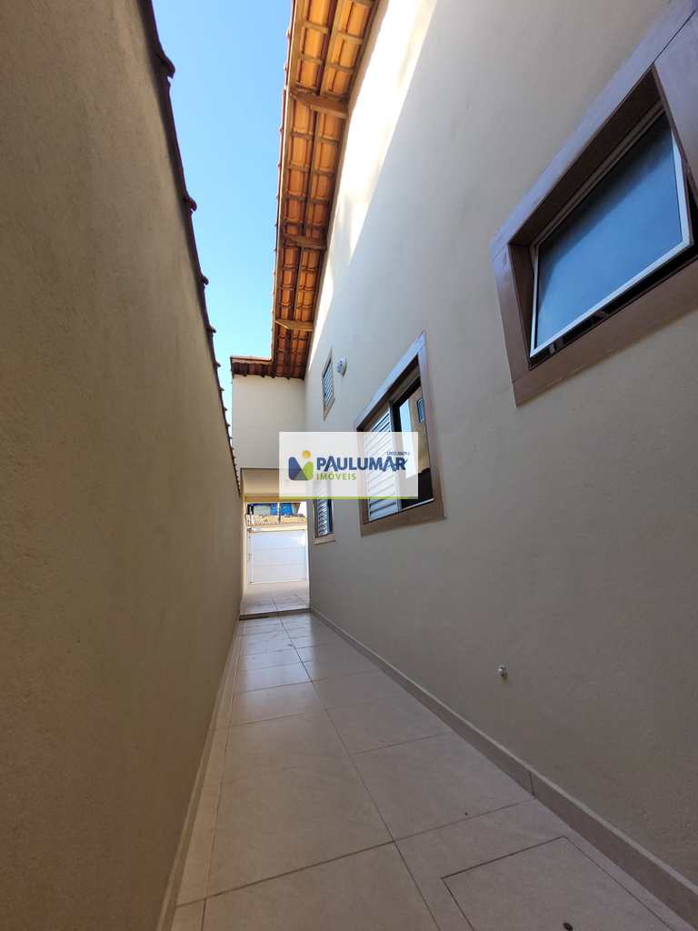 Casa em Mongaguá, no bairro Jardim Aguapeu