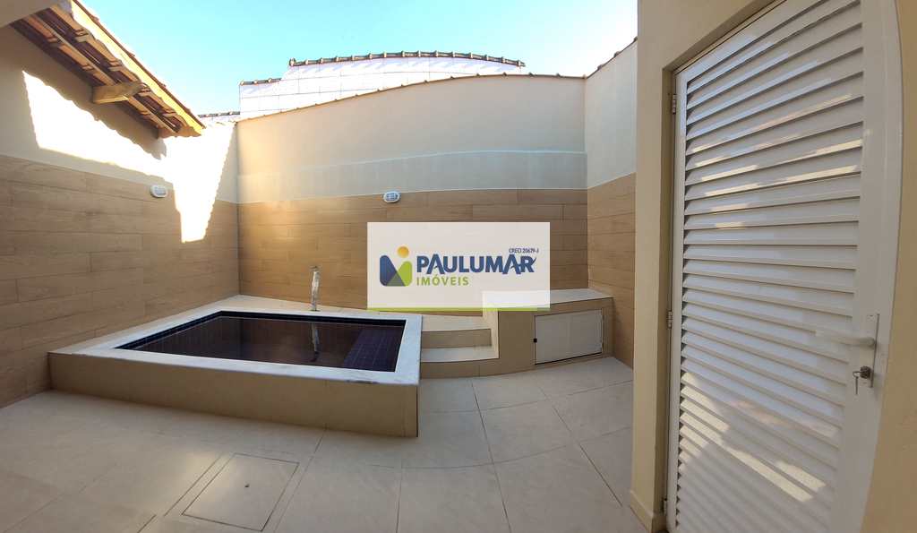 Casa em Mongaguá, no bairro Jardim Aguapeu