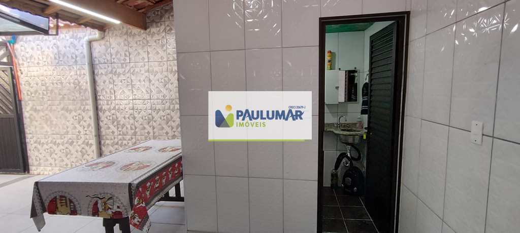 Casa em Mongaguá, no bairro Itaóca