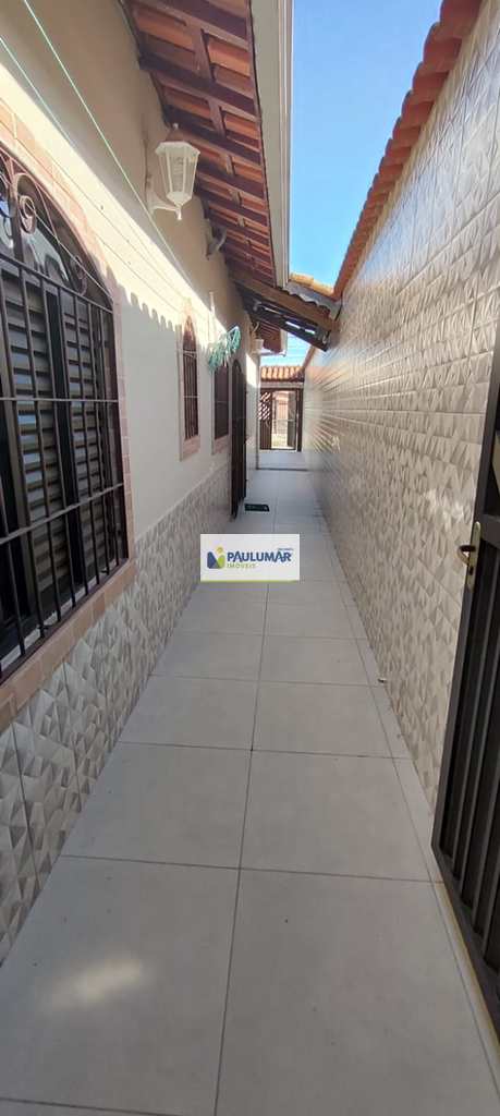 Casa em Mongaguá, no bairro Itaóca