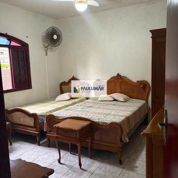 Sobrado em Mongaguá, bairro Centro