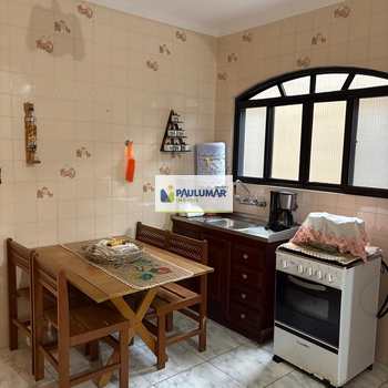 Sobrado em Mongaguá, bairro Centro