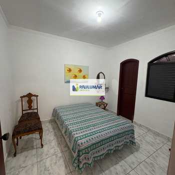 Sobrado em Mongaguá, bairro Centro