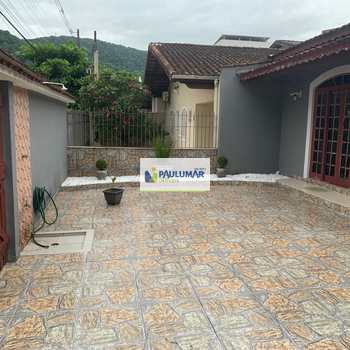 Sobrado em Mongaguá, bairro Centro