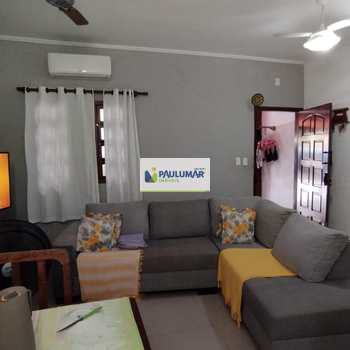 Casa em Mongaguá, bairro Vera Cruz