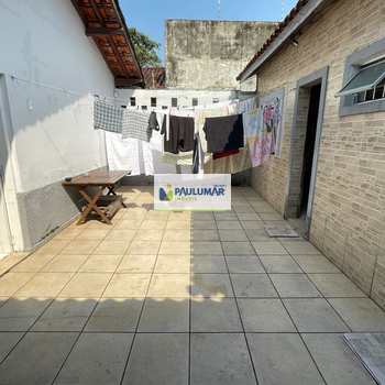 Casa em Mongaguá, bairro Vera Cruz
