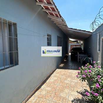 Casa em Mongaguá, bairro Balneário Itaguai