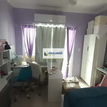 Apartamento em Mongaguá, bairro Centro