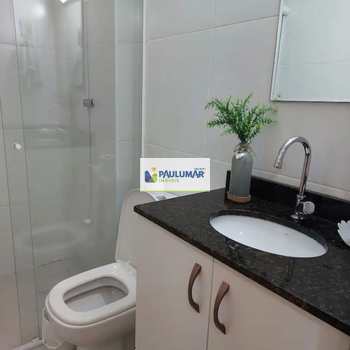 Apartamento em Mongaguá, bairro Centro