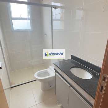 Apartamento em Mongaguá, bairro Jardim Aguapeu