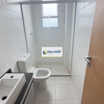 Apartamento em Mongaguá, bairro Jardim Aguapeu