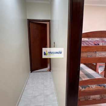 Apartamento em Mongaguá, bairro Centro