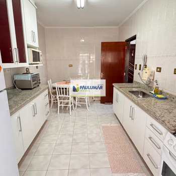 Apartamento em Mongaguá, bairro Centro