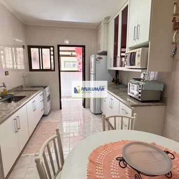 Apartamento em Mongaguá, bairro Centro