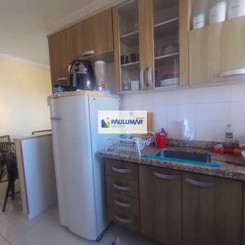 Apartamento em Mongaguá, bairro Centro