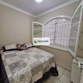 Casa em Praia Grande, bairro Solemar