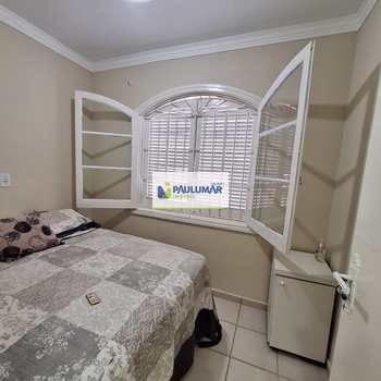 Casa em Praia Grande, bairro Solemar