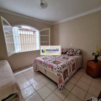 Casa em Praia Grande, bairro Solemar