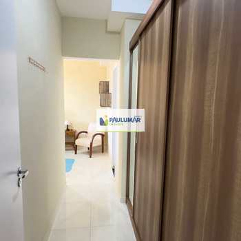 Apartamento em Mongaguá, bairro Centro