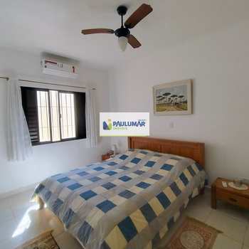 Casa em Praia Grande, bairro Solemar