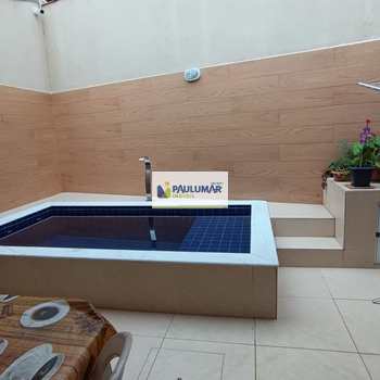 Casa em Mongaguá, bairro Jardim Aguapeu