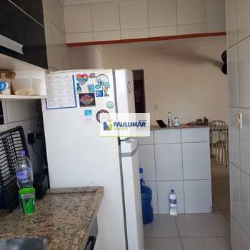 Apartamento em Mongaguá, bairro Vila Vera Cruz