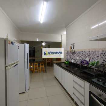 Apartamento em Mongaguá, bairro Centro