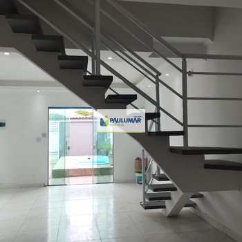Sobrado em Mongaguá, bairro Agenor de Campos