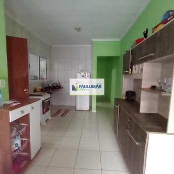 Sobrado em Mongaguá, bairro Centro