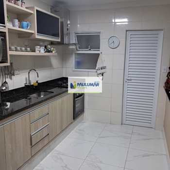Apartamento em Mongaguá, bairro Centro