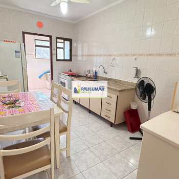 Apartamento em Mongaguá, bairro Centro