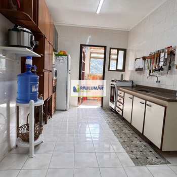 Apartamento em Mongaguá, bairro Centro