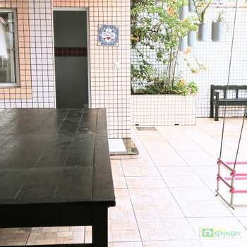 Casa em Praia Grande, bairro Maracanã