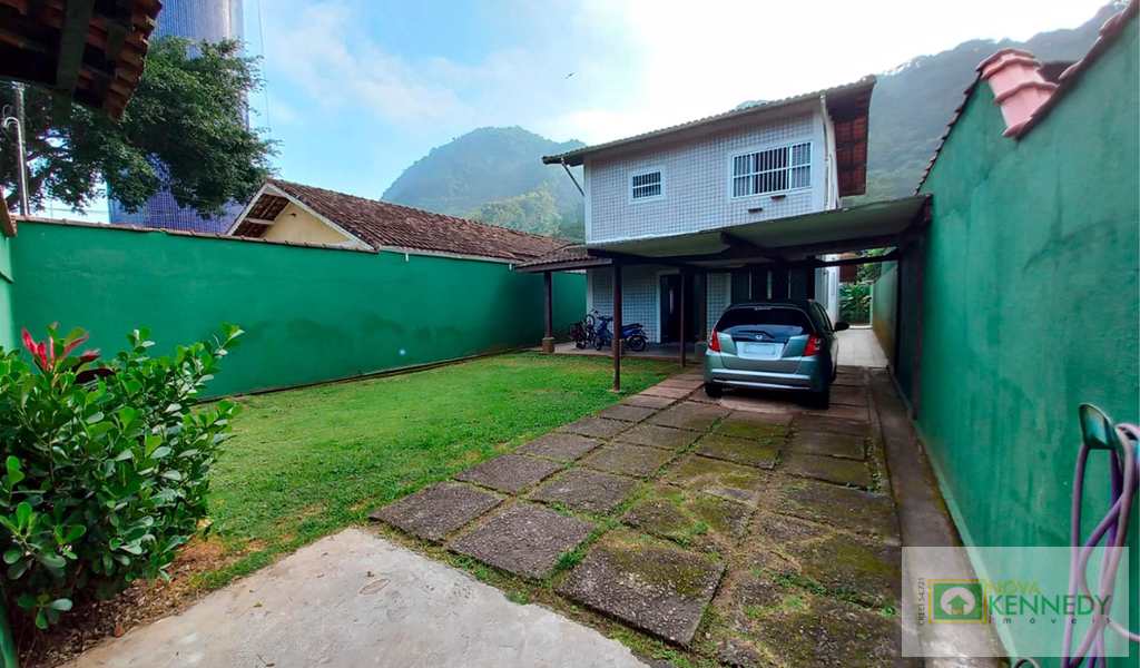 Sobrado em Praia Grande, bairro Canto do Forte