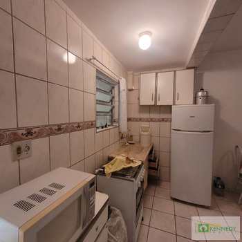Kitnet em Praia Grande, bairro Real