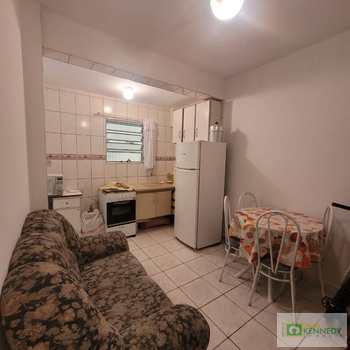 Kitnet em Praia Grande, bairro Real